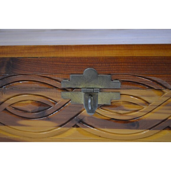 Cedar Wood Trinket Box Jewelry Storage Wave Braid Pattern Carved Footed Vtg - Picture 2 of 12